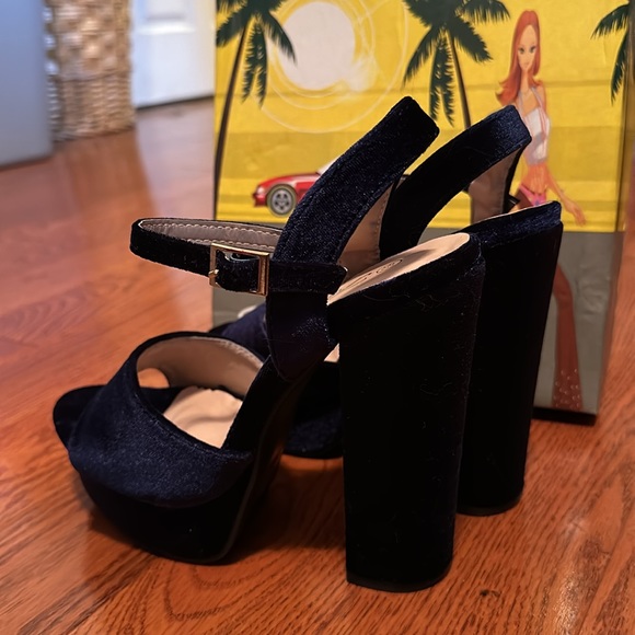 Platform party shoes! Blue velvet, size 6.5 NIB - Picture 3 of 7
